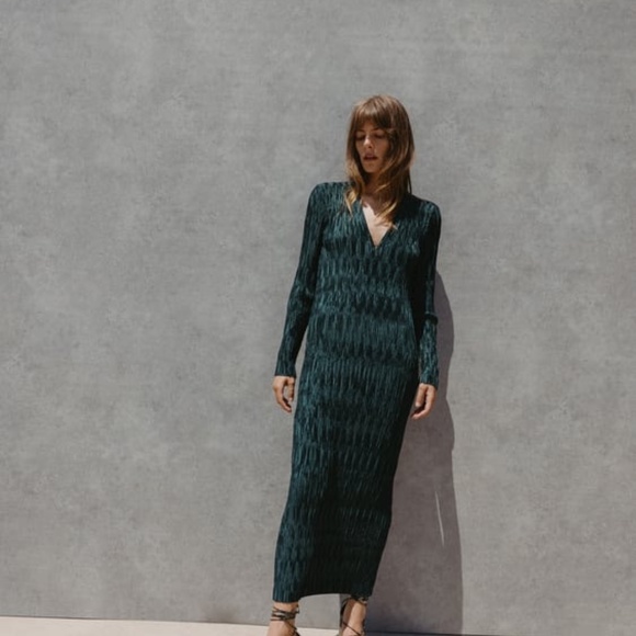 PLEATED MIDI DRESS GREEN - Picture 3 of 8
